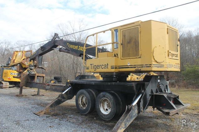 2005 Tigercat 240B Log Loader